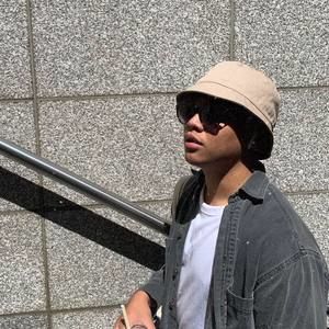 Meet your Posher, Aron